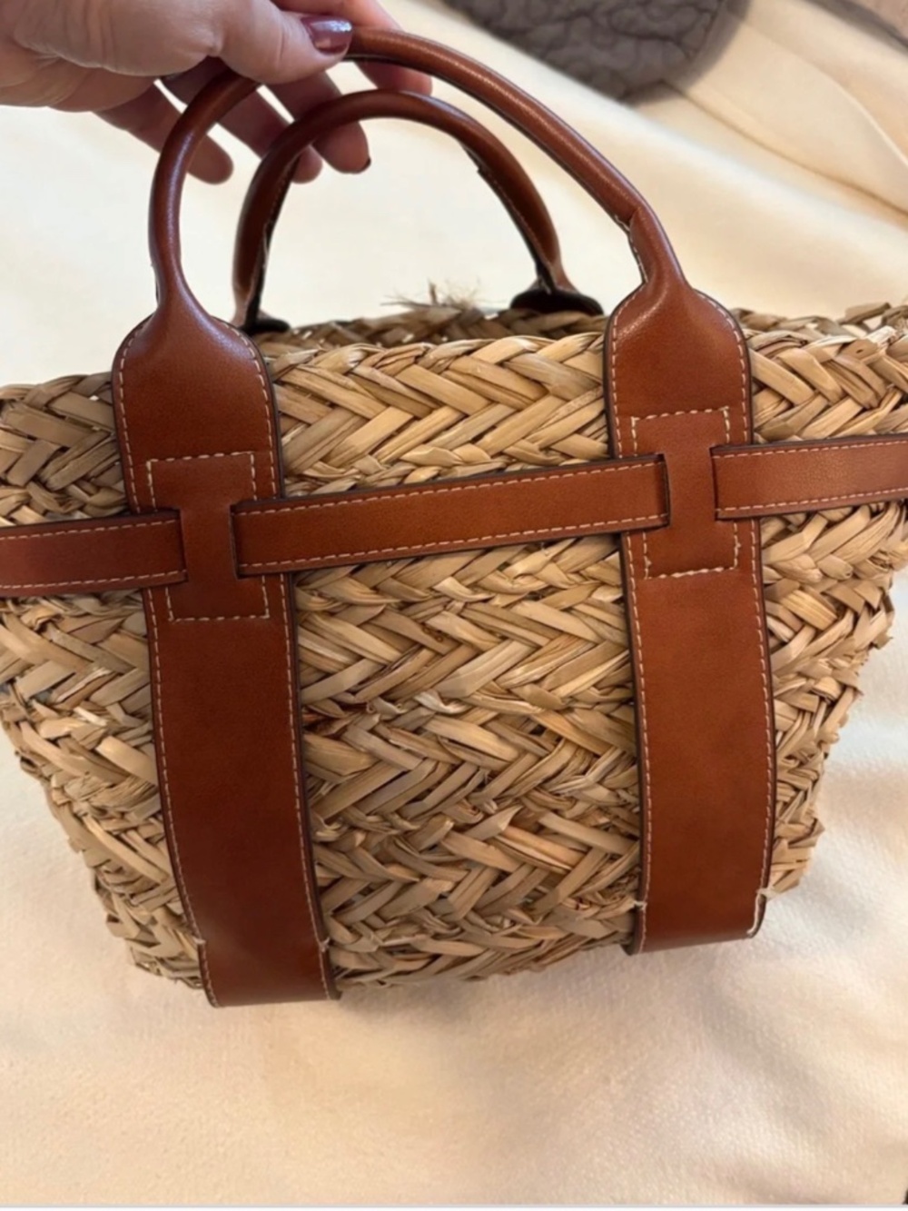 H & M Stylish Woven Purse With Crossbody Straps ❤️
